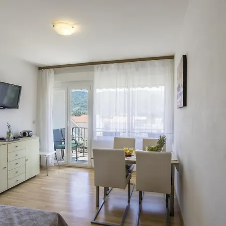 Charming In With Terrace And Enclosed Garden 아파트 *