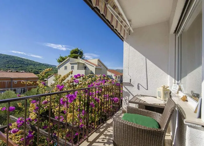 Spacious In Stari Grad, 80 M², Serene Garden * Stari Grad (Hvar)