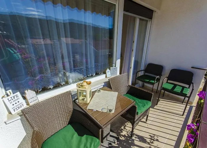 Apartament Spacious In Stari Grad, 80 M², Serene Garden *