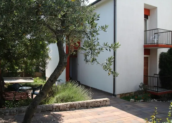 Apartament Spacious In Stari Grad, 80 M², Serene Garden *