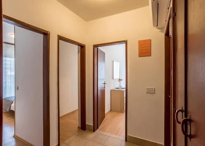 Apartament Spacious In Stari Grad, 80 M², Serene Garden *