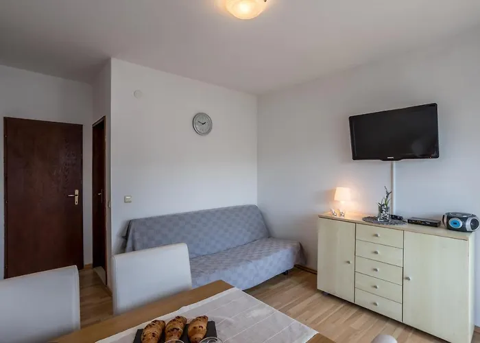 Spacious In Stari Grad, 80 M², Serene Garden * Stari Grad (Hvar)