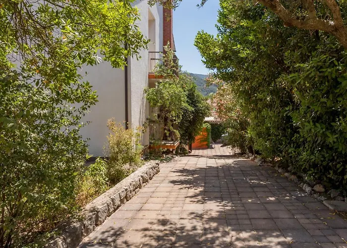 Apartament Spacious In Stari Grad, 80 M², Serene Garden *