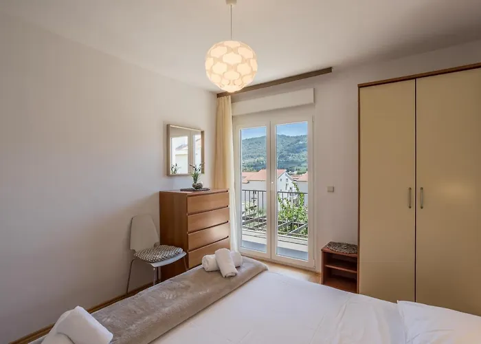 Spacious In Stari Grad, 80 M², Serene Garden * Stari Grad (Hvar)