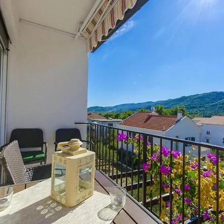 Charming In With Terrace And Enclosed Garden Apartment