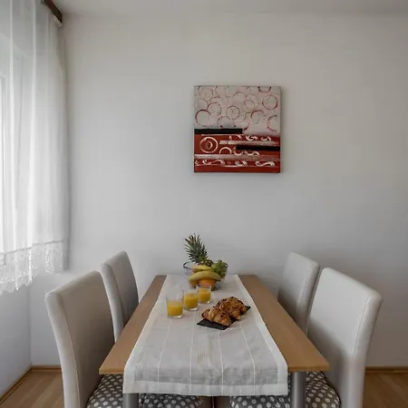 Charming In With Terrace And Enclosed Garden Apartment *