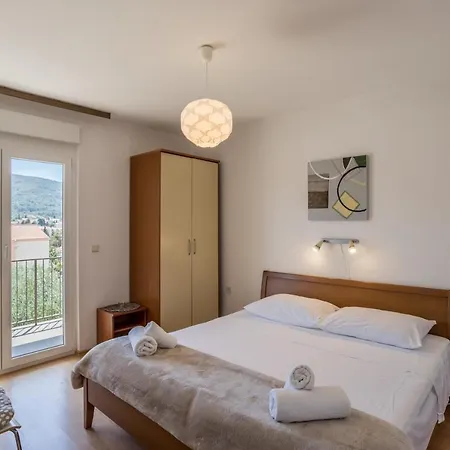 Charming In With Terrace And Enclosed Garden *