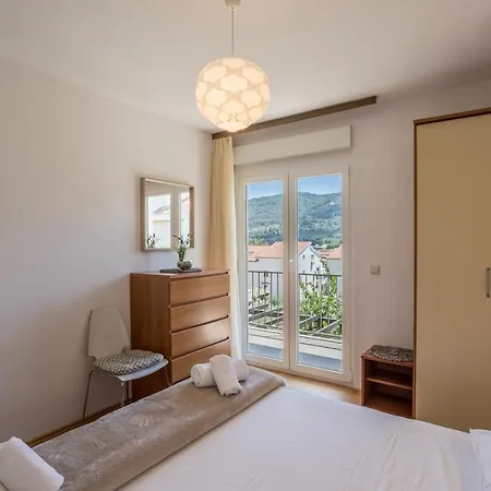 Charming In With Terrace And Enclosed Garden * Stari Grad (Hvar)