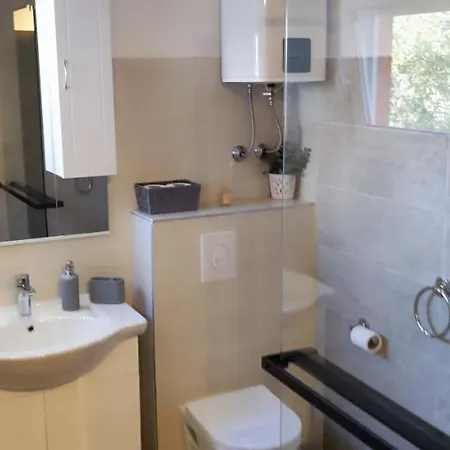 Charming In With Terrace And Enclosed Garden Apartment